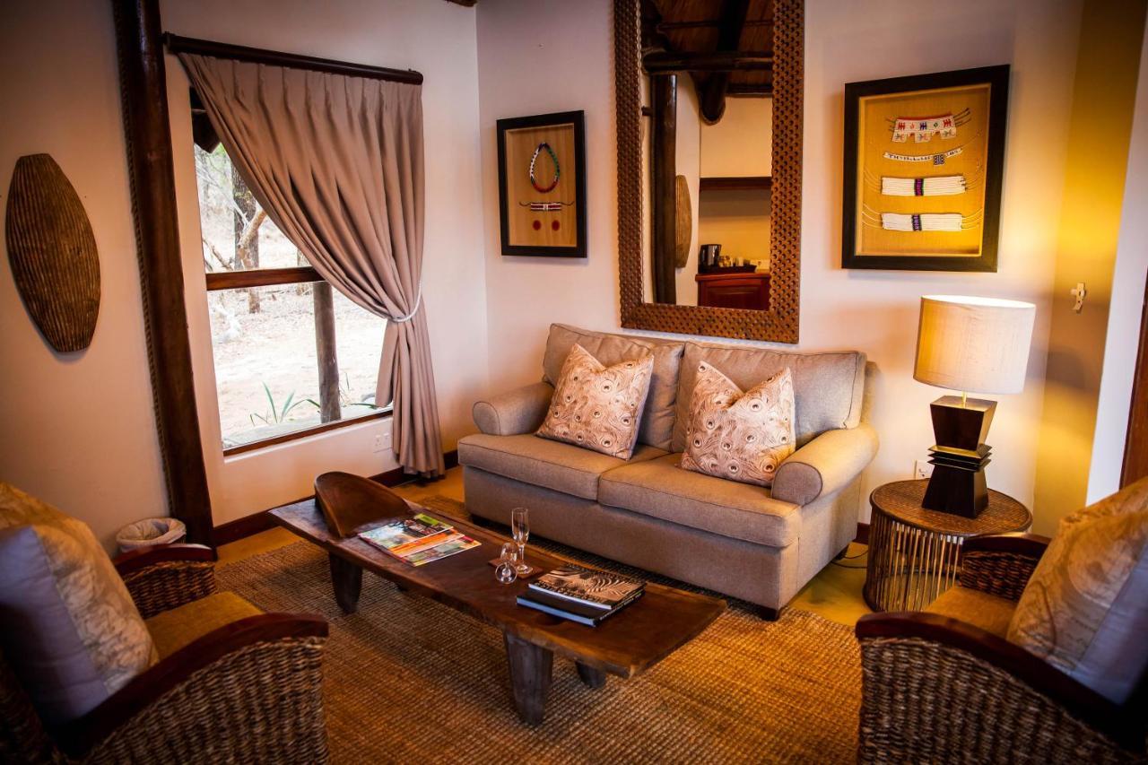Lodge Amakhosi Safari & *