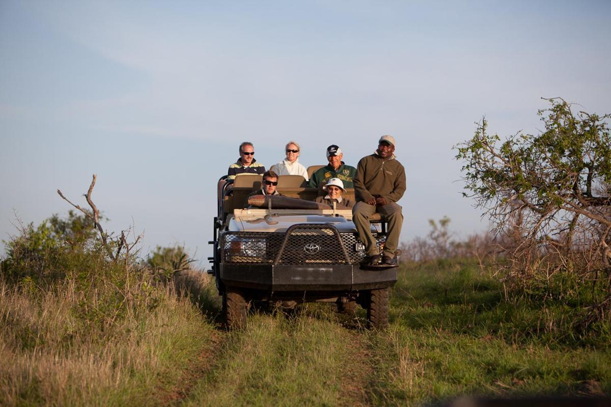 Lodge Amakhosi Safari & *