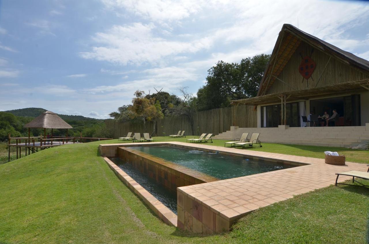 Lodge Amakhosi Safari &