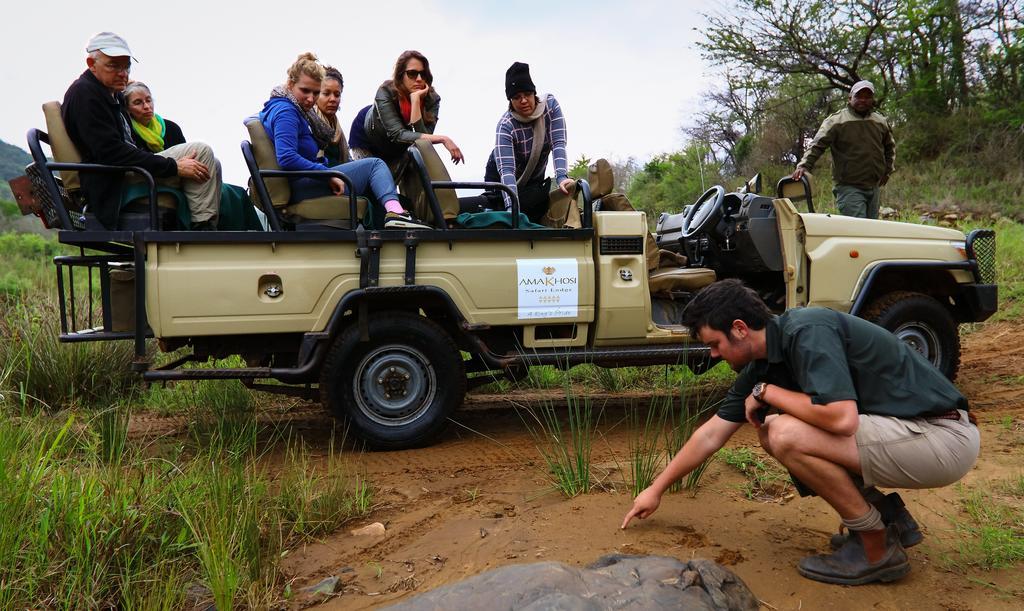 Lodge Amakhosi Safari & *