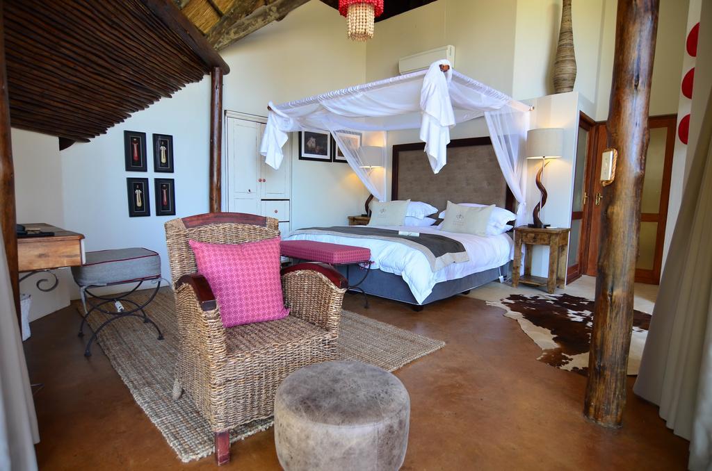 Lodge Amakhosi Safari & *