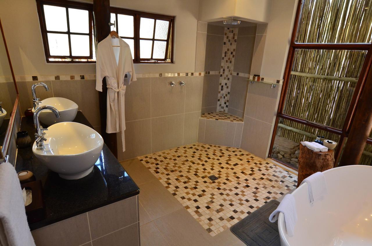 Amakhosi Safari & Lodge *