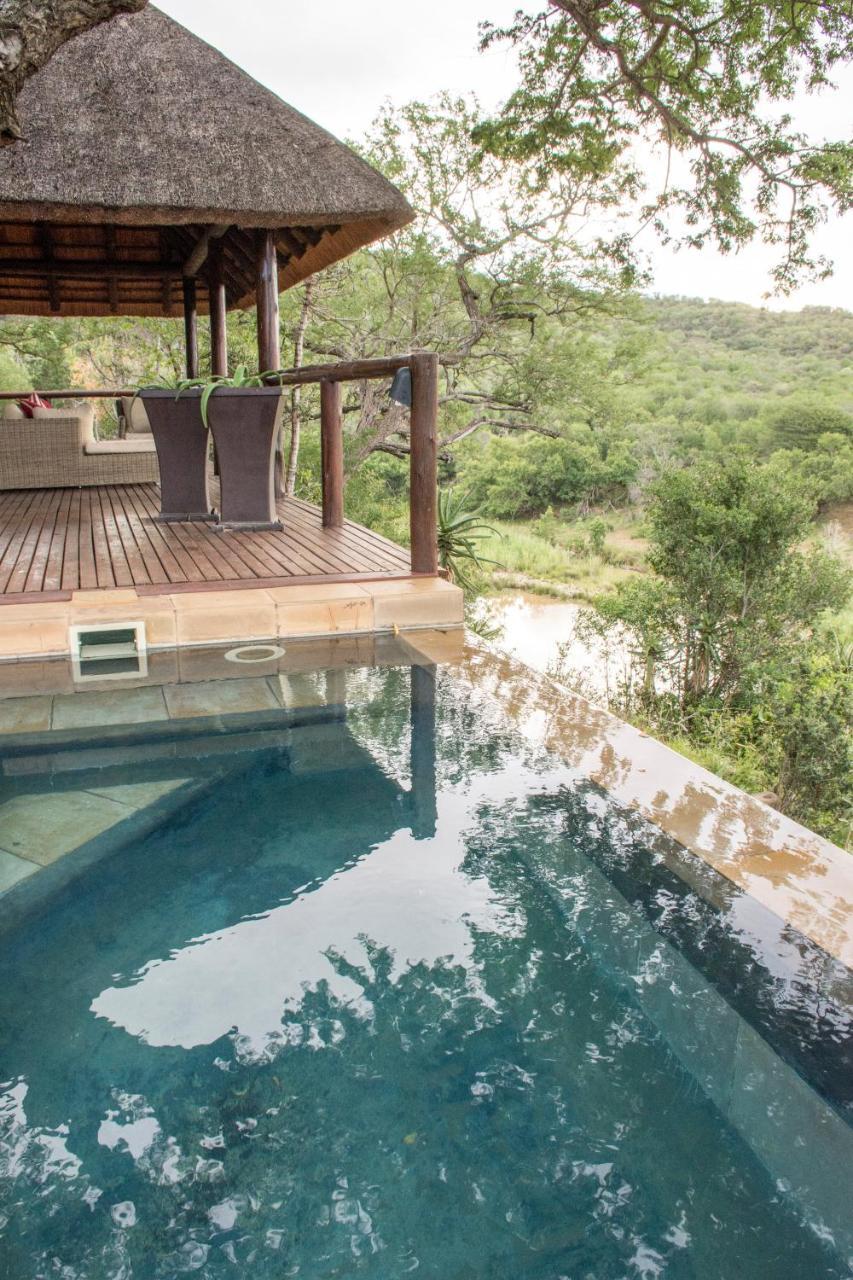 Amakhosi Safari & *