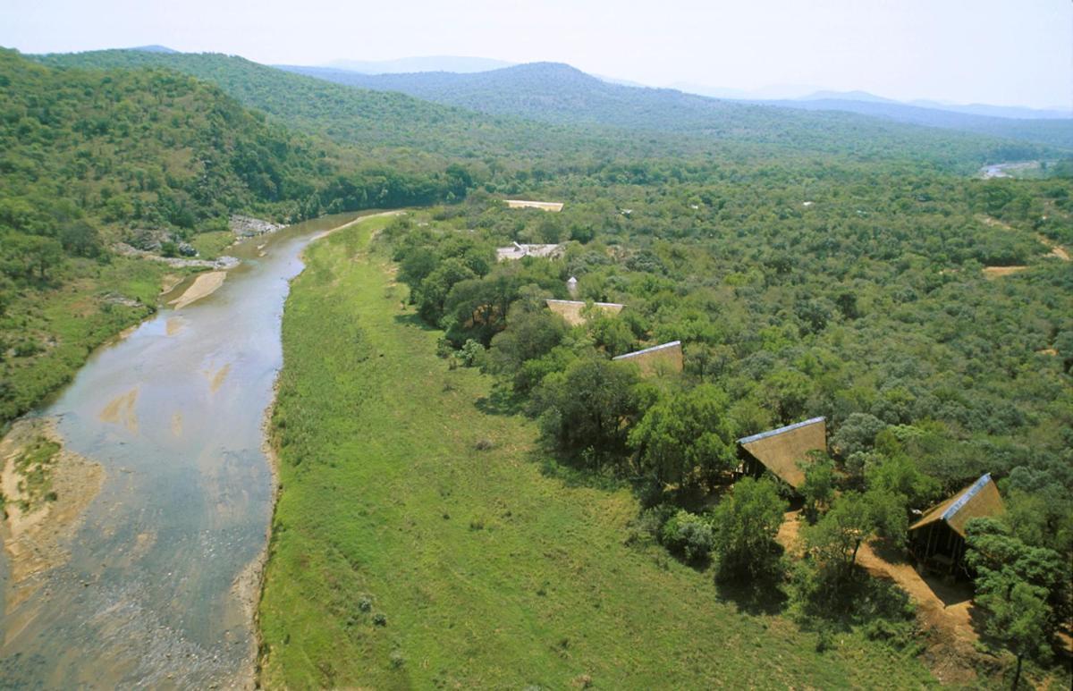 Lodge Amakhosi Safari &